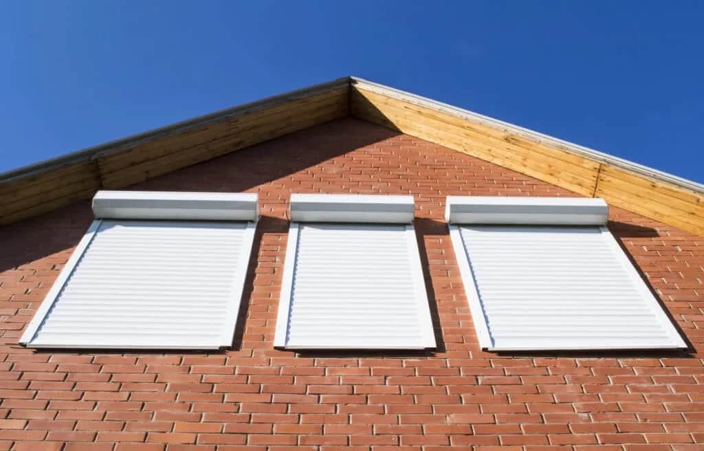 Gdzie zamontować zwijacz rolety, aby uniknąć błędów montażowych