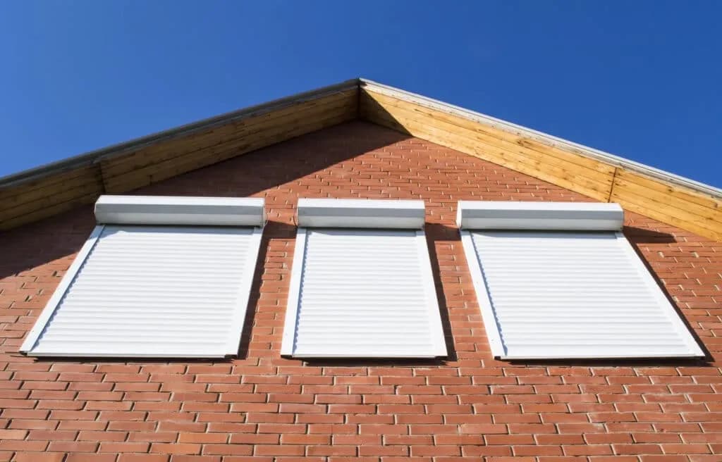 Gdzie zamontować zwijacz rolety, aby uniknąć błędów montażowych