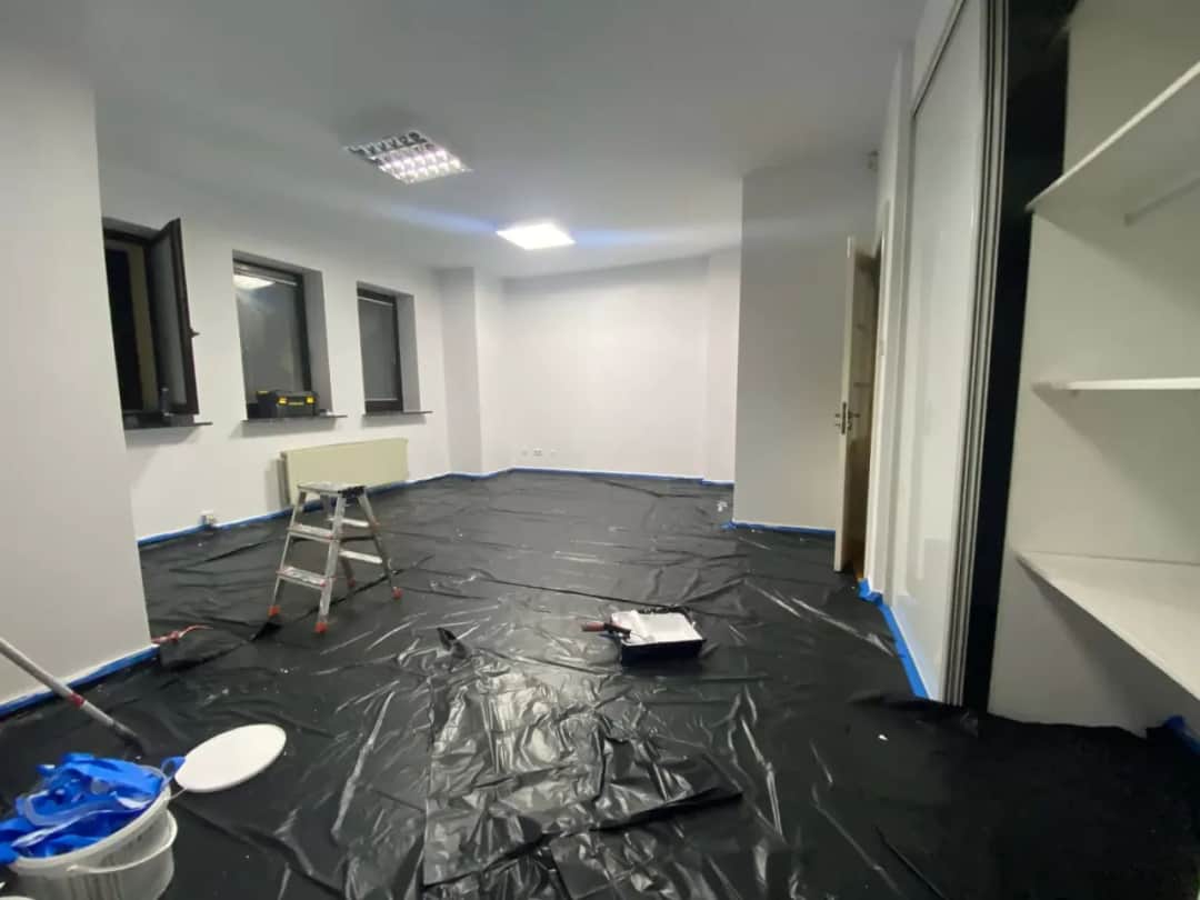 Ile biorą malarze za malowanie? Poznaj ukryte koszty i usługi Ile biorą malarze za malowanie? Poznaj ukryte koszty i usługi