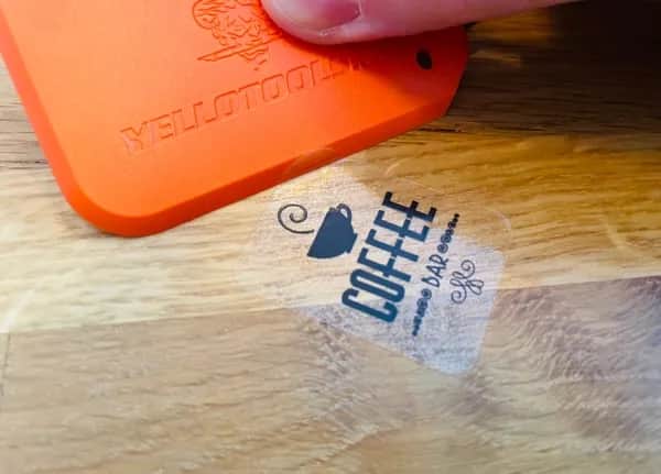 Skuteczne sposoby na usunięcie folii samoprzylepnej z mebli bez uszkodzeń Skuteczne sposoby na usunięcie folii samoprzylepnej z mebli bez uszkodzeń