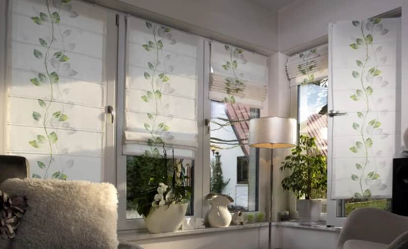 Firanki jak rolety rzymskie – idealne połączenie stylu i funkcjonalności